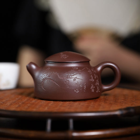 Yixing purple clay teapot raw ore: yuweng teapot carved on purple clay, small capacity: 100ml